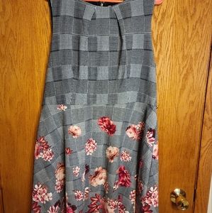 *Last Chance* Black and white floral dress